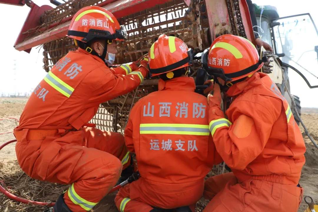 【雷火电竞官方网站】运城一村民春耕时双腿被卡，消防提示警惕农机“咬人”(图4)