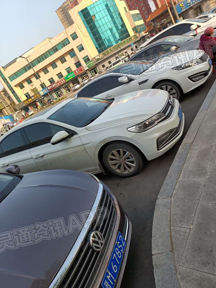 私家车把小蓝停车位占了，全是停车费‘kaiyun官网’(图1)