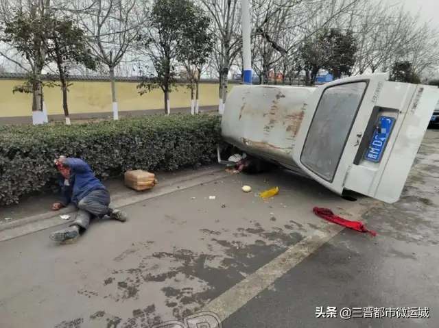 半岛官方下载入口：河津发生事故逃逸，交警破案神速群众送锦旗(图7)