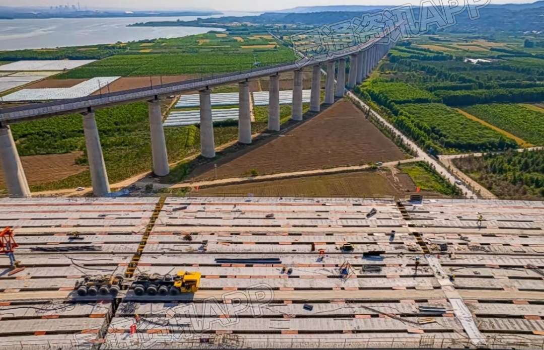 米乐M6在线登录官网-全长15.16公里！运三高速公路三门峡公铁黄河大桥项目建设正酣(图1)