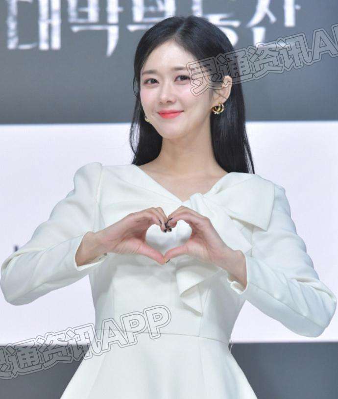 九游会j9网站首页：韩国女演员张娜拉宣布结婚喜讯，男方为小6岁素人(图1)