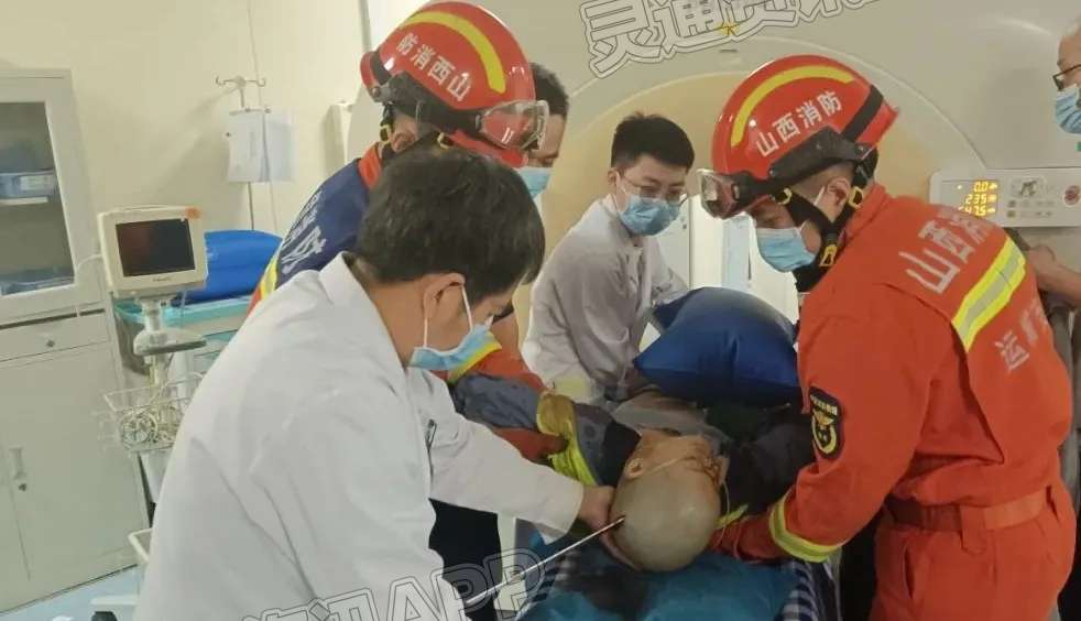 惊险！6米钢板高处坠落插入女子头部，河津市人民医院上演生死营救|欧亿体育APP官方网站