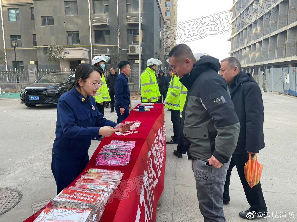 雷火电竞在线登录官网：无视警示牌！运城某小区车主违规占用消防车通道被罚500元(图2)