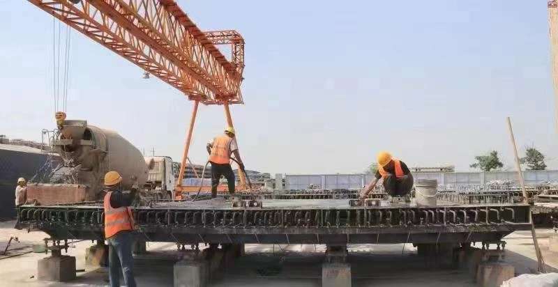 临猗黄河大桥项目桥面板预制全部完成‘米乐娱乐官网’(图2)