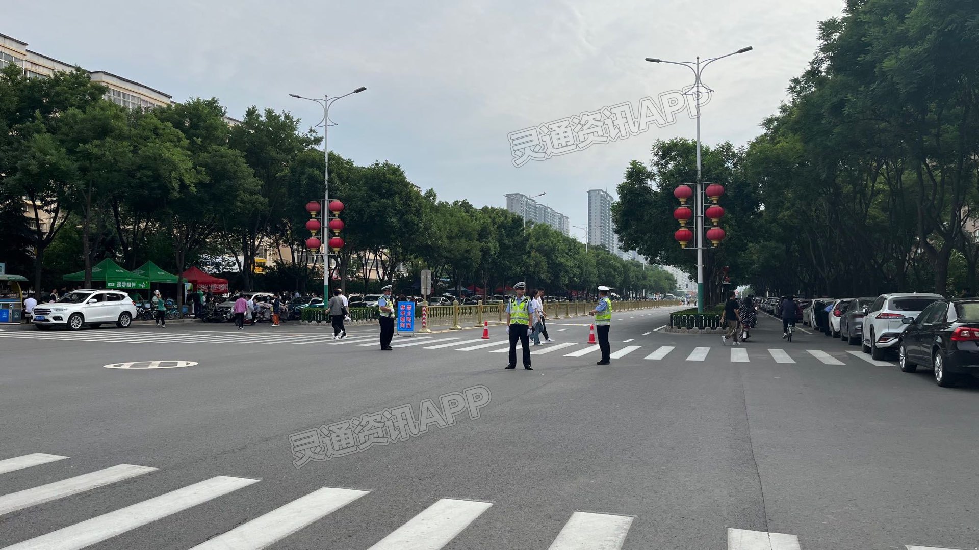 雷火电竞首页_全力护航高考！交警、特警、消防、医生筑牢安全屏障(图10)