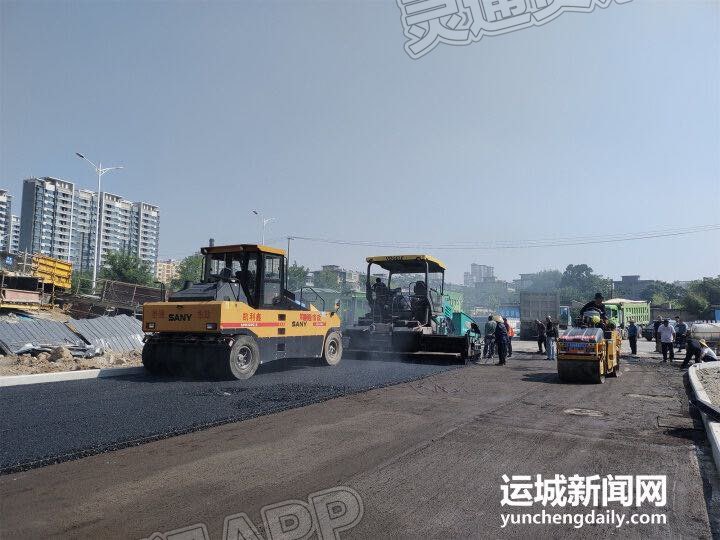 市区卧云街铺设沥青路面 9月1日主车道将通车：im电竞官方网站(图1)