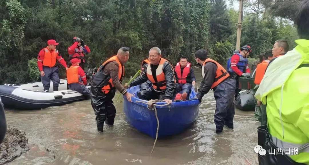 “im电竞”开闸，排水！直击稷山排涝(图2)