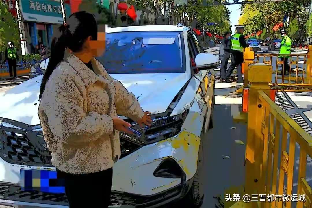 “半岛官方下载地址”运城一司机分心驾驶撞护栏，交警快速救援(图3)