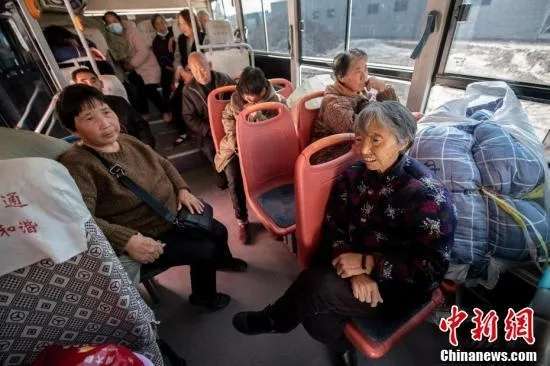 聚焦！山西新绛受灾民众乘车从安置点返乡|kaiyun官方注册