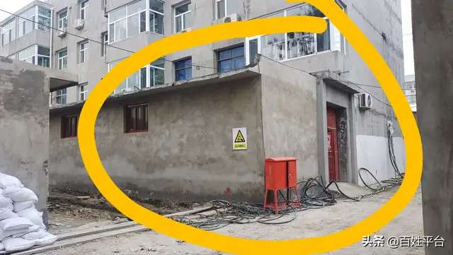 【泛亚电竞官网】占用消防通道，存在安全隐患！运城市区圣惠南路汽修厂家属院乱搭乱建(图5)