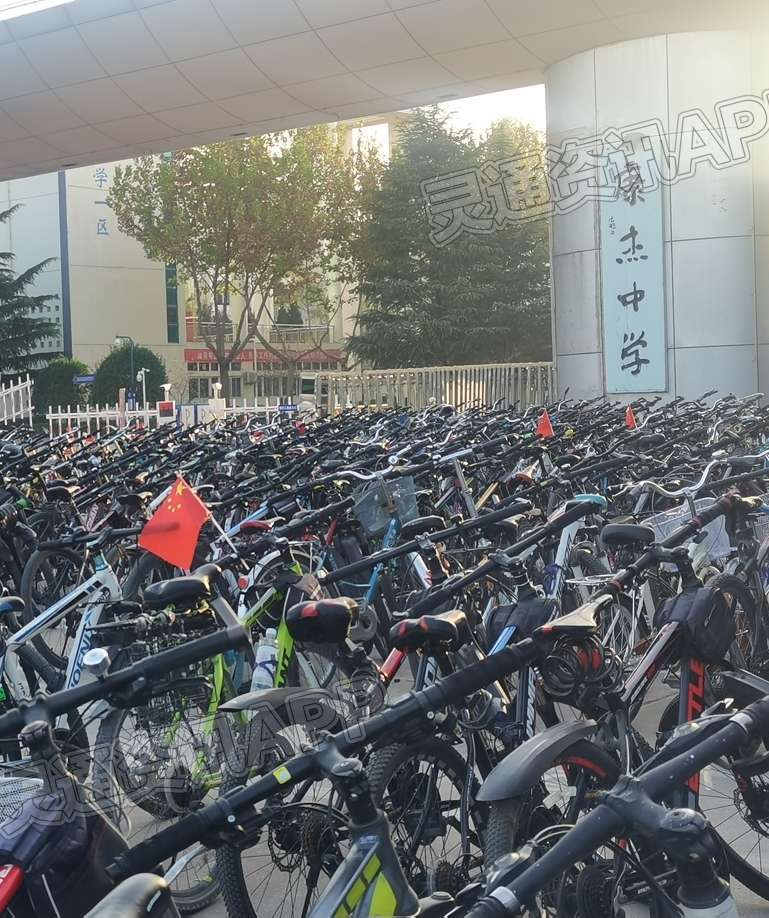 江南JN体育登录入口：让国旗在自行车上飘扬(图1)