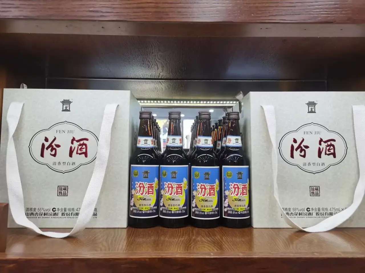 【雷火电竞在线登录官网】新款55度馆藏汾酒长这样，太复古了！(图2)