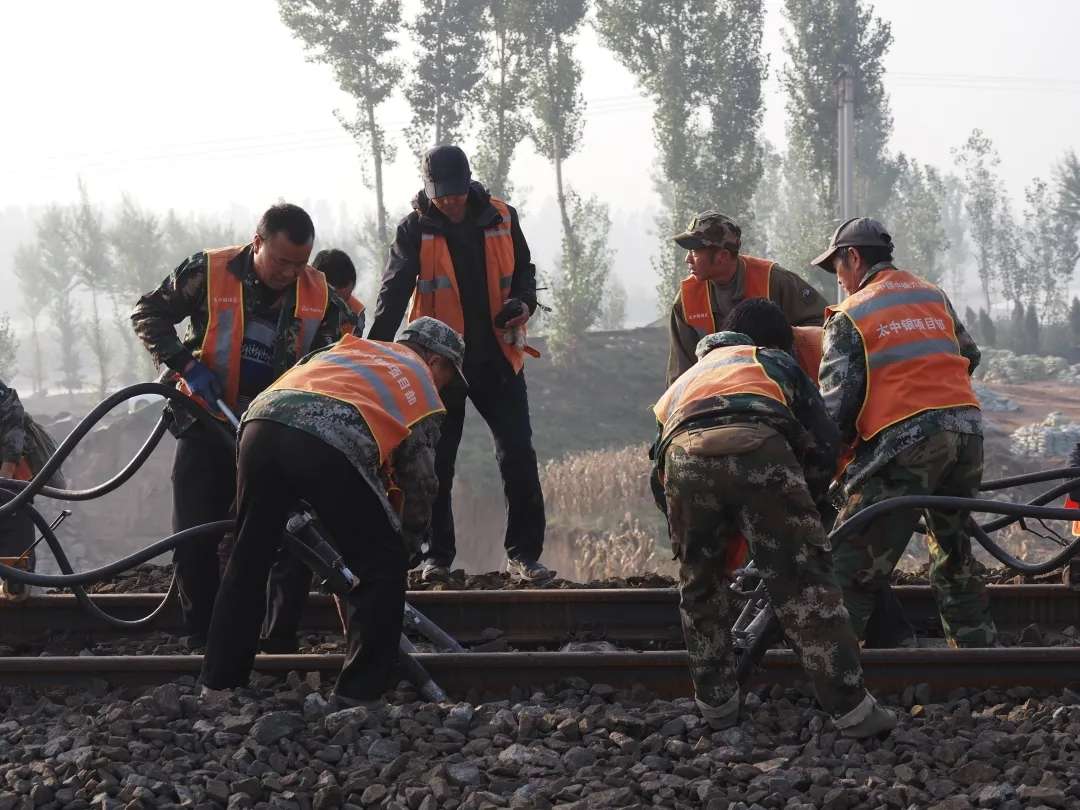 南同蒲铁路双向恢复通车 各次列车运行秩序将逐步恢复|泛亚电竞(图4)