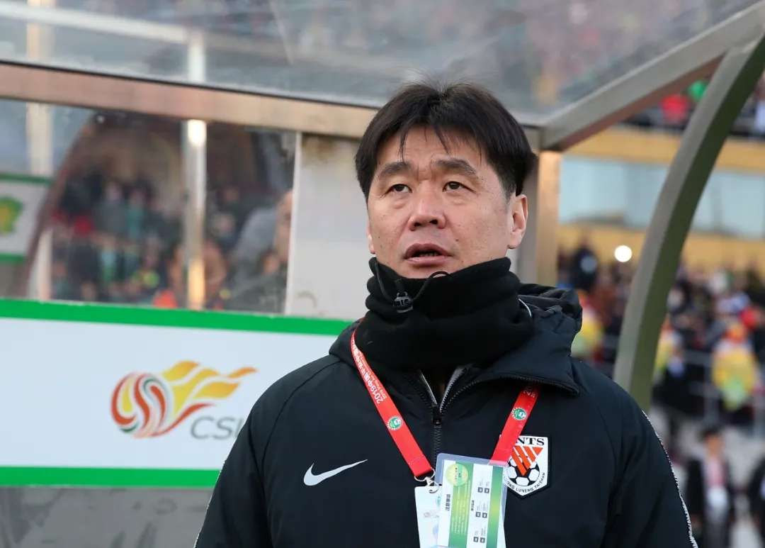 李霄鹏担任中国国家男子足球队主教练职务。‘AG体育App下载’