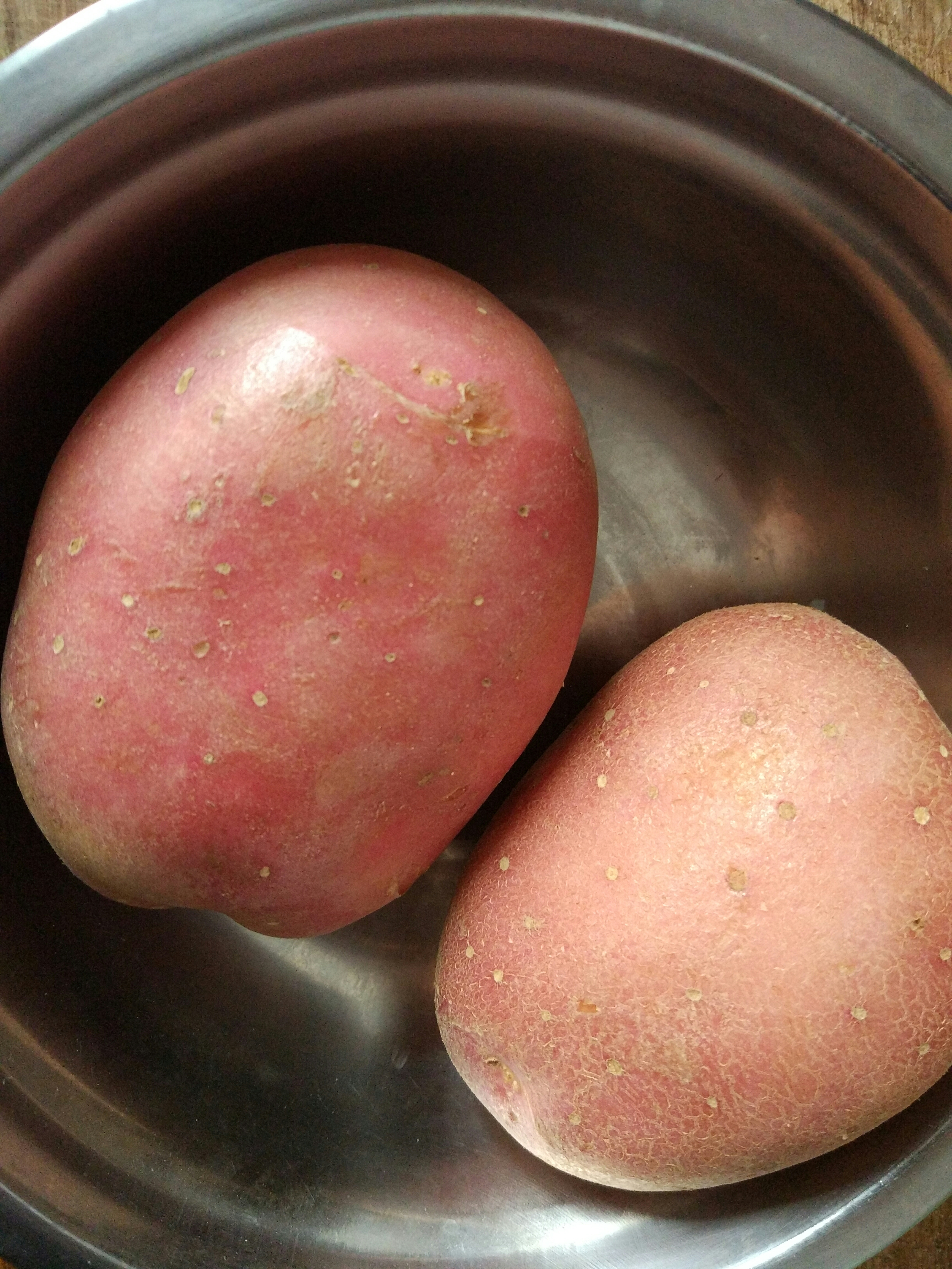 hq体育官网|最近买的红皮土豆，大家吃过吗？(图1)