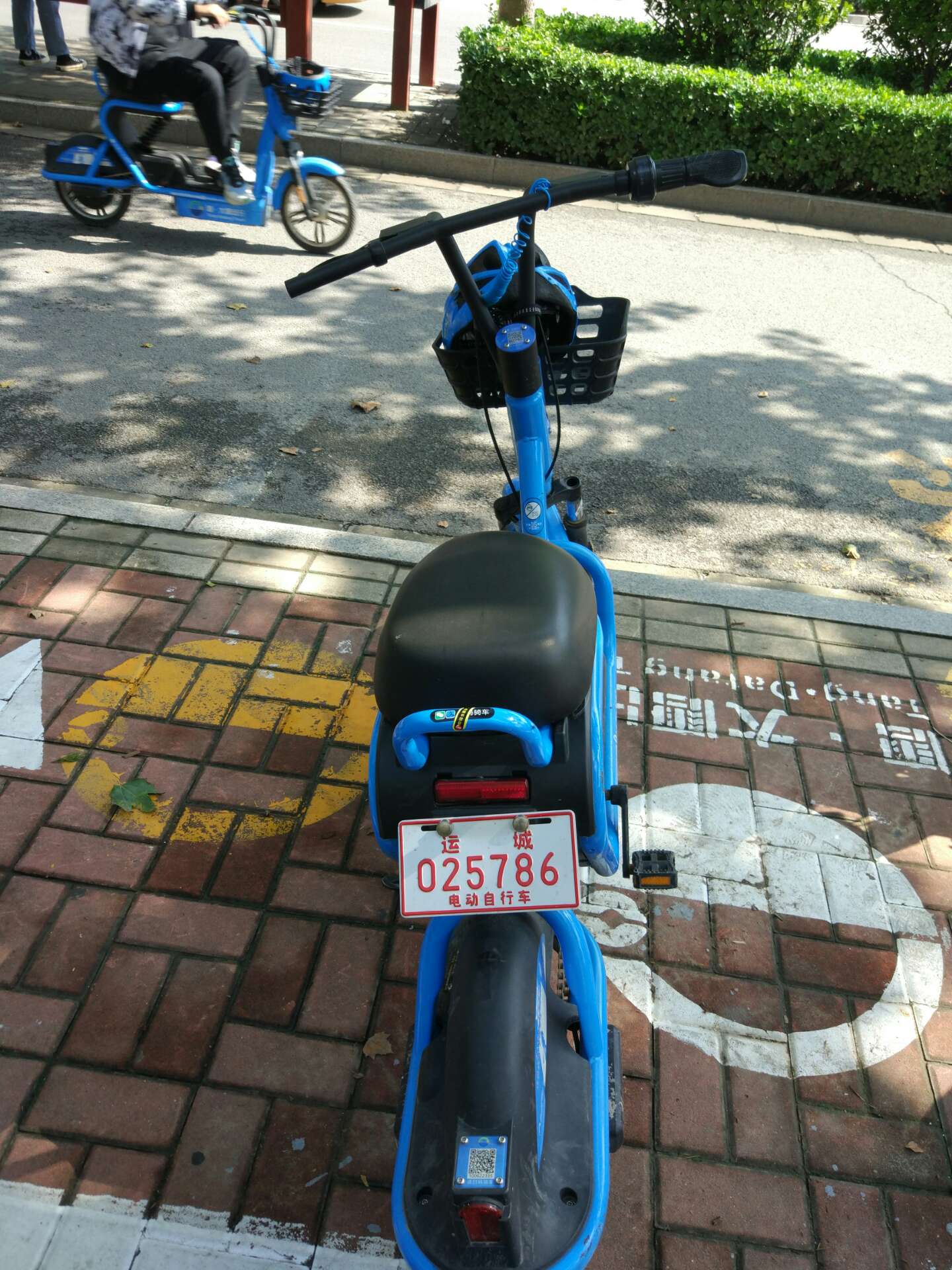 运城街头的小篮挂上电动自行车牌照了-半岛官方下载入口(图1)