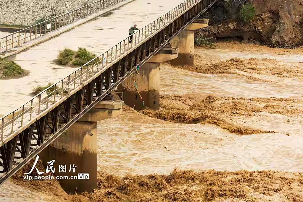 山西平陆：黄河三门峡水利枢纽开闸泄洪：半岛官网App下载(图4)