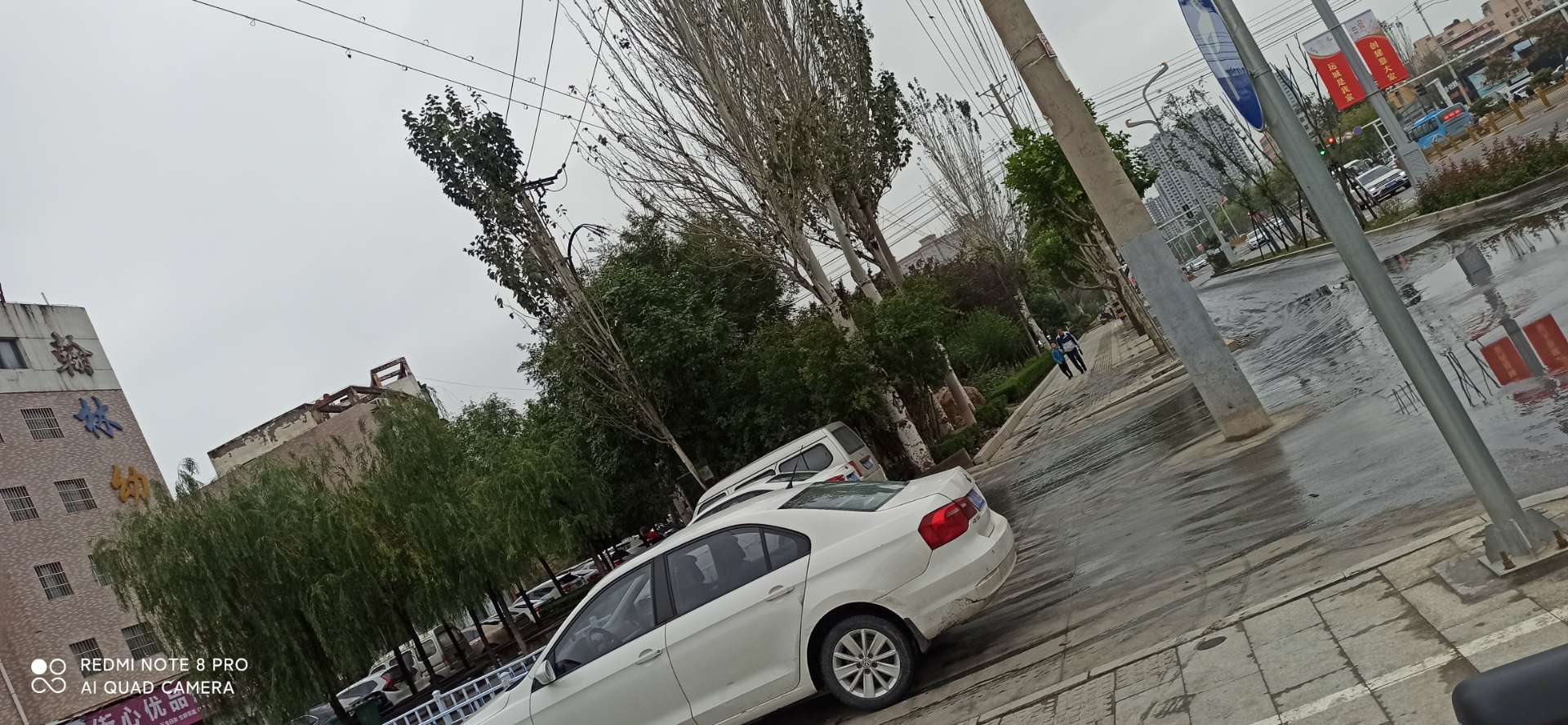 这个小区居民好窝火～雨天门前成海，雨后恶臭扑鼻！_雷火电竞官方网站(图2)