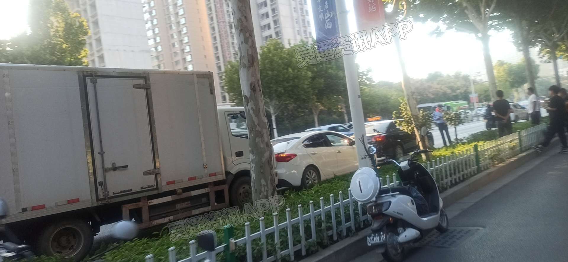 im电竞：华林逸墅门口北侧何以能发生三车追尾事故？