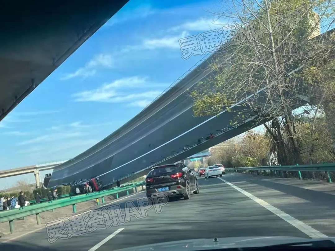 “环球体育官网入口登录”湖北一高速公路桥面侧翻，已致3人死亡